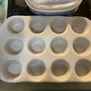 Longaberger stoneware cupcake muffin pan